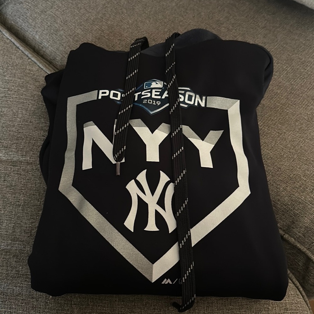 Men’s New York Yankees Majestic Navy 2019 hoodie
